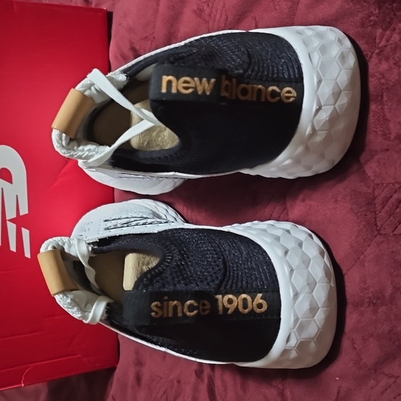 Ladies New Balance shoes - Picture 2 of 7